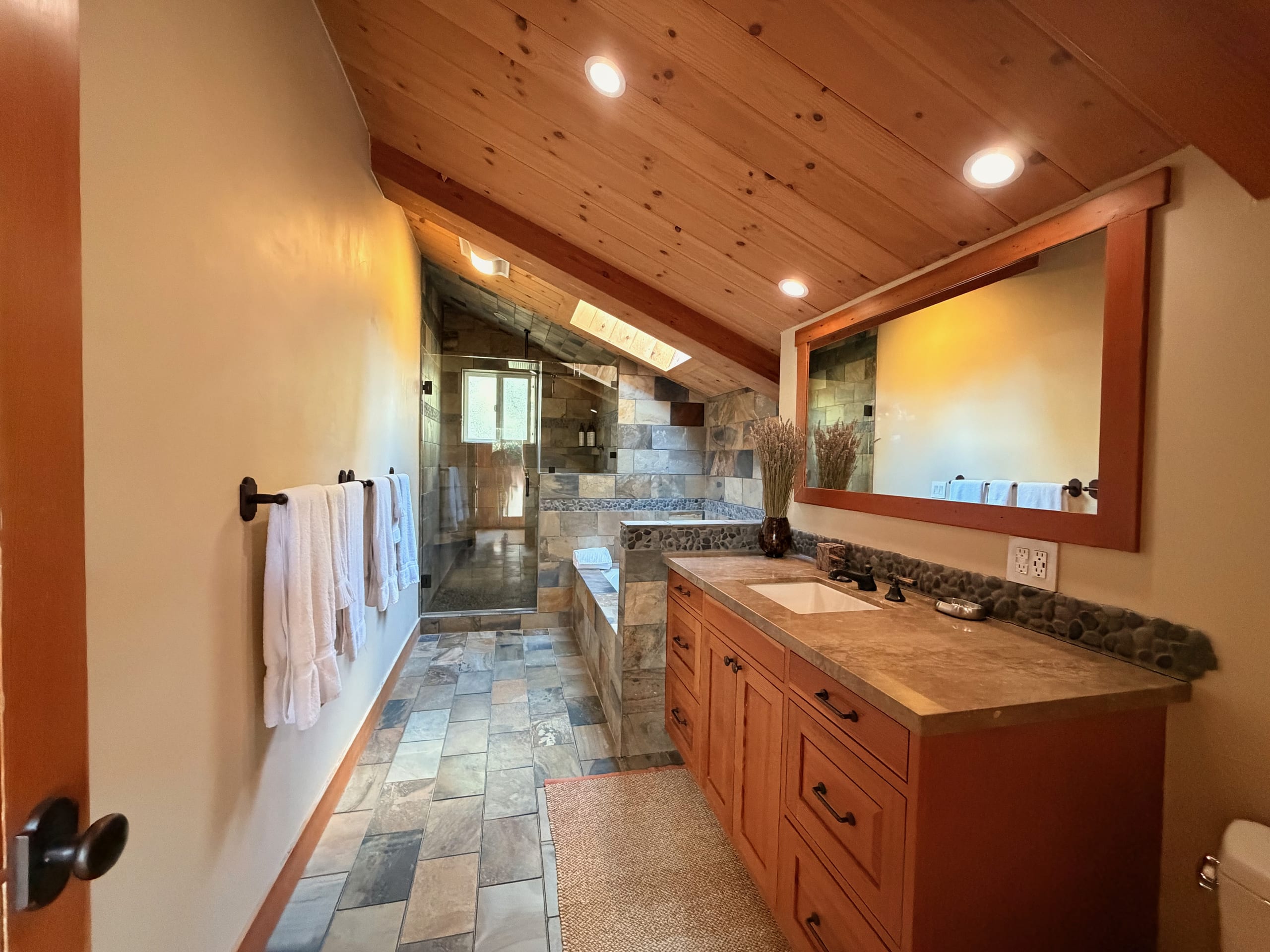 The Mammoth Lodge at Dollar Point 12