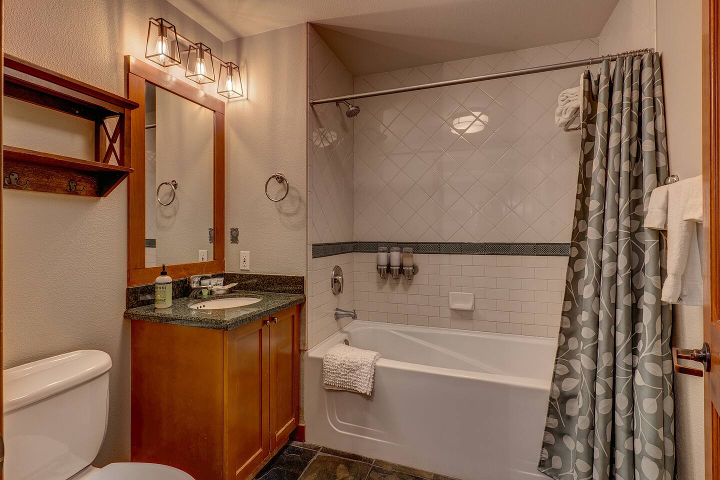 Palisades Village View Condo 15